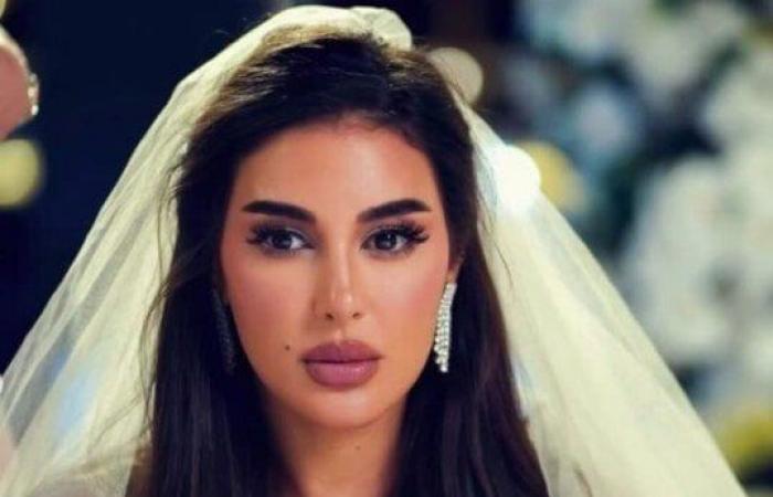 بالبلدي: صور
      جديدة
      ورسالة
      غامضة..
      ياسمين
      صبري
      تثير
      فضول
      جمهور
      فيلم
      نصيب