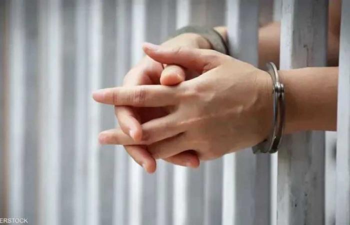 سقوط
      تشكيل
      عصابي
      لسرقة
      الشقق
      في
      أكتوبر..
      3
      متهمين
      يستهدفون
      المنازل
      أثناء
      سفر
      أصحابها