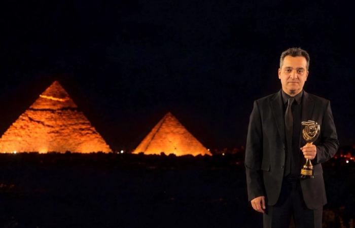 بالبلدي : بالصور..
      وليد
      الحريري
      يحصد
      جائزة
      أفضل
      مصمم
      إضاءة
      لعام
      2026