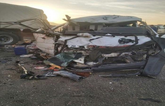 بالبلدي : بينهم
      أطفال..
      .مصرع
      وإصابة
      15
      شخص
      في
      حادث
      تصادم
      سيارة
      ميكروباص
      باخرى
      نقل
      بالطريق
      الأوسطي
      بالفيوم