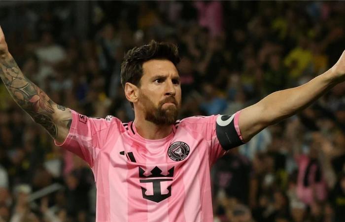 بالبلدي : نادِ
      برازيلي
      يعلن
      تعاقده
      مع
      ليونيل
      ميسي
