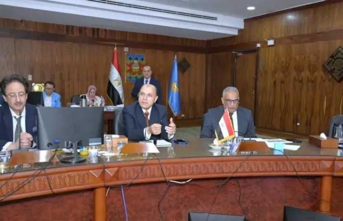 محافظ
      الغربية
      يشارك
      في
      الاجتماع
      الدوري
      لمجلس
      جامعة
      طنطا
      لمناقشة
      توصيات
      «منتدى
      مصر
      2026»