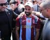 بالبلدي : فيديو
      |
      طرابزون
      سبور
      يطبع
      قمصان
      محمد
      صلاح..
      والكشف
      عن
      رقمه
      مع
      الفريق