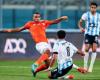 بالبلدي: بيراميدز
      يضرب
      أبو
      قير
      للأسمدة
      بثنائية
      نظيفة
      ويتصدر
      الدوري
      المصري
      مؤقتًا
      |
      «فيديو»