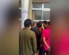 بالبلدي: شاهد.. عائلات تبحث بين صور الجثث عن أحبائها بعد كارثة نيبال