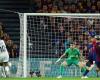 بالبلدي : فيديو
      |
      بعد
      خطأ
      جيرارد
      مارتن..
      مبابي
      يسجل
      هدف
      ريال
      مدريد
      الأول
      أمام
      برشلونة