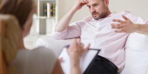 بالبلدي: لماذا يعاني معظم الرجال من الاكتئاب؟.. هل بسبب العوامل الوراثية؟