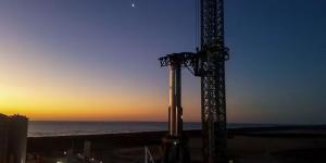 بالبلدي: SpaceX تنقل معزز Super Heavy إلى منصة الإطلاق لإجراء بعض الاختبارات.. صور