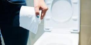 بالبلدي : طبيب يحذر من خطأ شائع نقع فيه بعد استخدام المرحاض
