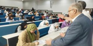 بالبلدي : رئيس جامعة حلوان الأهلية يوجه بتقديم كافة التيسيرات للطلاب خلال امتحانات نهاية العام | صور