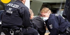 بالبلدي: مقتل
      شخص
      وإصابة
      اثنين
      آخرين
      جراء
      حادث
      طعن
      في
      ألمانيا