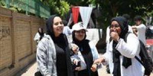 بالبلدي : صعب
      ولا
      سهل؟..
      طلاب
      الثانوية
      العامة
      يتحدثون
      عن
      مستوى
      امتحان
      الجغرافيا
      2025