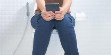 بالبلدي : سبب مثير للاشمئزاز.. لماذا يجب الامتناع عن استخدام الهاتف في المرحاض؟