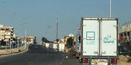 القاهرة الإخبارية: مئات الشاحنات تستعد للدخول إلى غزة لإغاثة الشعب الفلسطيني