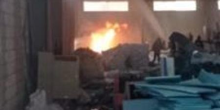 بالبلدي : الدفع بـ 4 سيارات إطفاء للسيطرة على حريق داخل مصنع كبريت بالحوامدية
