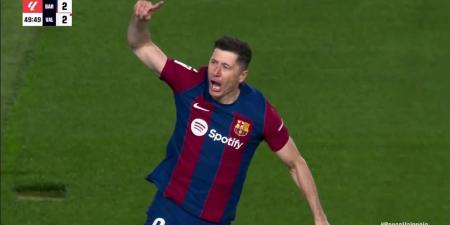 بالبلدي : فيديو | ليفاندوفسكي يسجل هدف تعادل برشلونة أمام فالنسيا