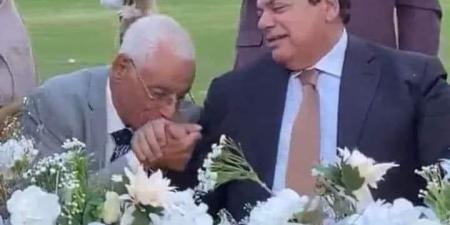 بالبلدي: القصة الكاملة لجدل تقبيل حسام موافي يد أحد رجال الأعمال في حفل زفاف نجلته