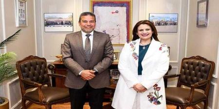 بالبلدي : وزيرة الهجرة تستقبل أحد رموز الجالية المصرية بالكويت