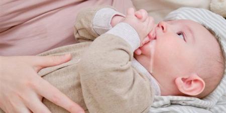 بالبلدي : ارتجاع المريء عند الرضع| أعراض تستدعي استشارة الطبيب.. ونصائح تقلل حدة المرض
