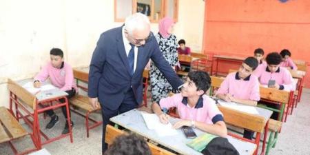 بالبلدي : وزير التربية والتعليم يتابع امتحانات صفوف النقل للمرحلتين الابتدائية والإعدادية