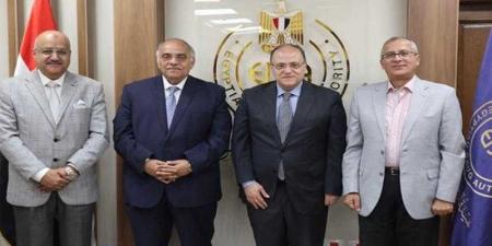 بالبلدي : رئيس هيئة الدواء المصرية يجتمع مع ممثلي المجلس الأعلى لمراجعة اخلاقيات البحوث الطبية الإكلينيكية