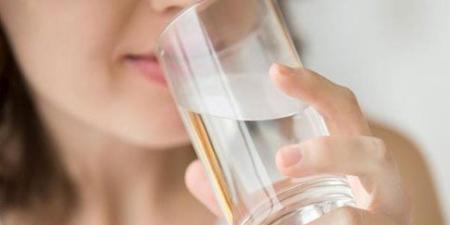 بالبلدي : فوائد شرب الماء الساخن بعد الأكل.. بينها تخليص الجسم من السموم