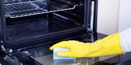 بالبلدي: 4 وصفات طبيعية فعالة في تنظيف الفرن الكهربائي من بقايا الطعام المحترقة