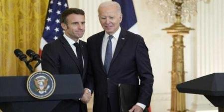 بايدن يتعهد بمواصلة دعم أوكرانيا أثناء لقاء مع ماكرون في باريس