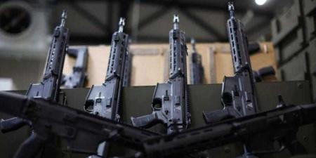 وزير الدفاع الألماني يعد بتقديم المزيد من شحنات الأسلحة إلى أوكرانيا