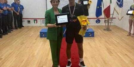 اللاعب المصري علي عزت يحقق المركز الأول ويحصد الميدالية الذهبية لبطولة إيطاليا المفتوحة لناشئي الإسكواش 2024