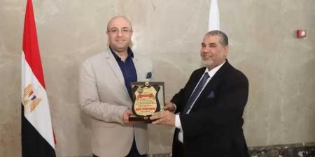 محافظ
      بني
      سويف
      يشهد
      احتفالية
      تسليم
      شهادات
      اجتياز
      البرامج
      التدريبية
      بالتعاون
      مع
      فرع
      المنظمة
      العالمية
      لخريجي
      الأزهر
      الشريف
