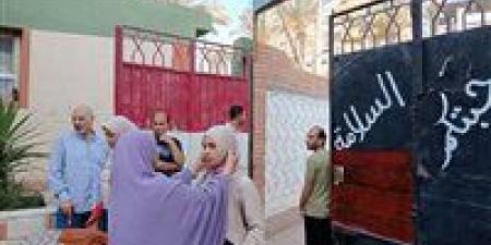 بالبلدي: الثانوية
      العامة
      2025..
      بدء
      إجراءات
      تفتيش
      الطلاب
      أمام
      اللجان
      استعدادا
      لامتحان
      التفاضل
      والتكامل