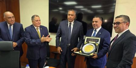 بالبلدي : البنك
      التجاري
      الدولي
      –
      مصر
      (CIB)
      يتسلم
      تكريماً
      من
      اتحاد
      بنوك
      مصر
      تقديراً
      لدور
      قطاعه
      القانوني
      في
      دعم
      قضايا
      القطاع
      المصرفي
       