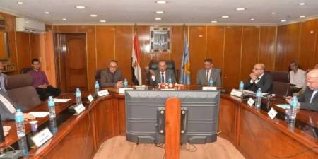 محافظ
      أسيوط
      يترأس
      أولى
      جلسات
      المجلس
      الإقليمي
      للصحة
      بالتشكيل
      الجديد
      لمتابعة
      تطوير
      القطاع
      الصحي
      بالمحافظة