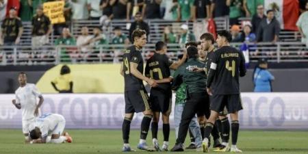 بالبلدي: المكسيك
      تفلت
      من
      فخ
      هندوراس
      وتصعد
      لمواجهة
      الولايات
      المتحدة
      بنهائي
      الكأس
      الذهبية