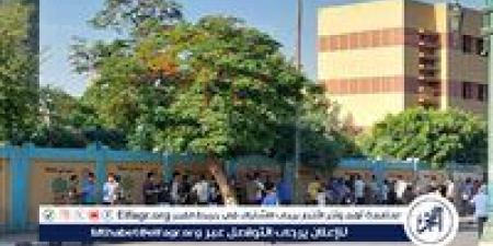 بالبلدي: خروج
      طلاب
      الثانوية
      العامة
      من
      اللجان
      بعد
      أداء
      امتحانى
      الكيمياء
      والجغرافيا
      بأسيوط