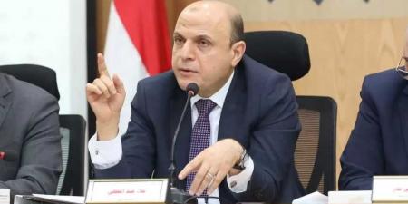 محافظ
      كفرالشيخ:
      ضبط
      مخالفات
      متنوعة
      بالمخابز
      والأسواق
      خلال
      حملات
      تموينية
      مكثفة
      بعدد
      من
      المراكز
      والمدن