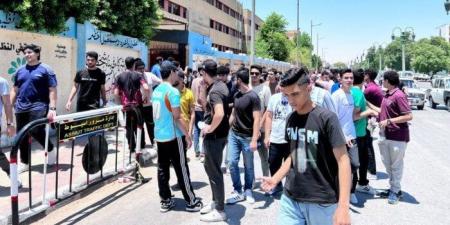 بالبلدي : شكاوى
      من
      الكيمياء
      والجغرافيا
      ترسم
      البهجة..
      أراء
      الطلاب
      في
      امتحانات
      الثانوية
      العامة
      اليوم