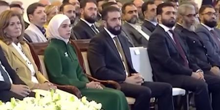 بالبلدي: رصد حركة لها وتشبيهها.. زوجة أحمد الشرع لطيفة الدروبي تشعل تفاعلا بإطلاق الهوية البصرية