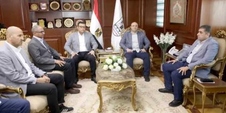 محافظ
      بني
      سويف
      يستقبل
      وزير
      الإسكان
      والمرافق
      في
      بداية
      زيارته
      للمحافظة