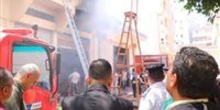 بالبلدي: محافظ
      دمياط
      يتابع
      حريق
      نشب
      بأحد
      المباني
      بمنطقة
      السنانية