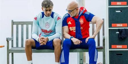 بالبلدي : لا
فوينتي
يتحدى
برشلونة
بشأن
لامين
يامال:
أنا
صاحب
القرار