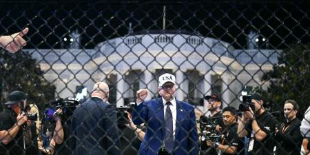 بالبلدي: نزال UFC.. مقاتل يدلي بتصريح مسيء لميشيل أوباما وترامب يرد بابتسامة