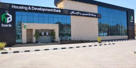 بالبلدي : استقالة
      حسن
      غانم
      من
      رئاسة
      بنك
      التعمير
      والإسكان
      وتعيين
      يحيى
      أبو
      الفتوح
      خلفًا
      له