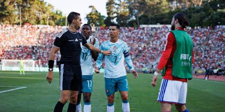 بالبلدي : مواعيد
      مباريات
      اليوم
      الأربعاء
      1762026
      والقنوات
      الناقلة..
      البرتغال
      ضد
      الكونغو
      وإنجلترا
      تواجه
      كرواتيا