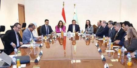 وزارات
      الزراعة
      والتنمية
      المحلية
      والبيئة
      والتضامن
      الاجتماعي
      والصناعة
      والتخطيط
      تبحث
      آليات
      تنفيذ
      مبادرة
      quot;القرية
      المنتجةquot;