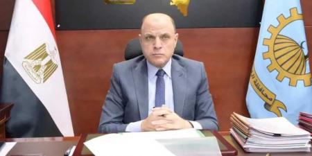ضربة
      استباقية
      في
      كفر
      الزيات..
      تموين
      الغربية
      يضبط
      مصنعًا
      سريًا
      لمستحضرات
      التجميل
      داخل
      مزرعة
      دواجن