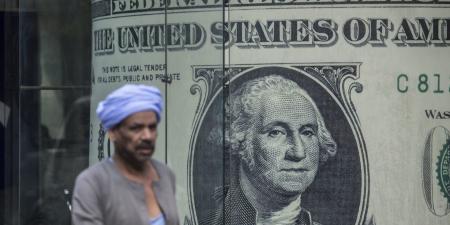 بالبلدي: تراجع الدولار والذهب في مصر مع انحسار توترات المنطقة