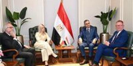 بالبلدي: مباحثات
      مصرية
      بولندية
      لتعزيز
      التعاون
      في
      مجالات
      الأمن
      الغذائي
      وتوطين
      صناعة
      الصوامع