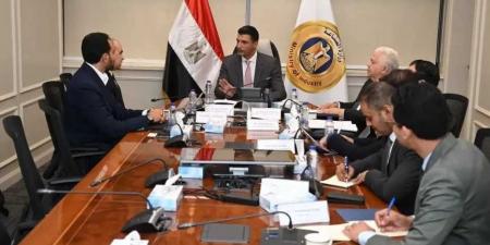 وزير
      الصناعة
      يبحث
      مع
      شركة
      إيرسك
      لحلول
      الطاقة
      المتجددة
      فرص
      دعم
      التحول
      الأخضر